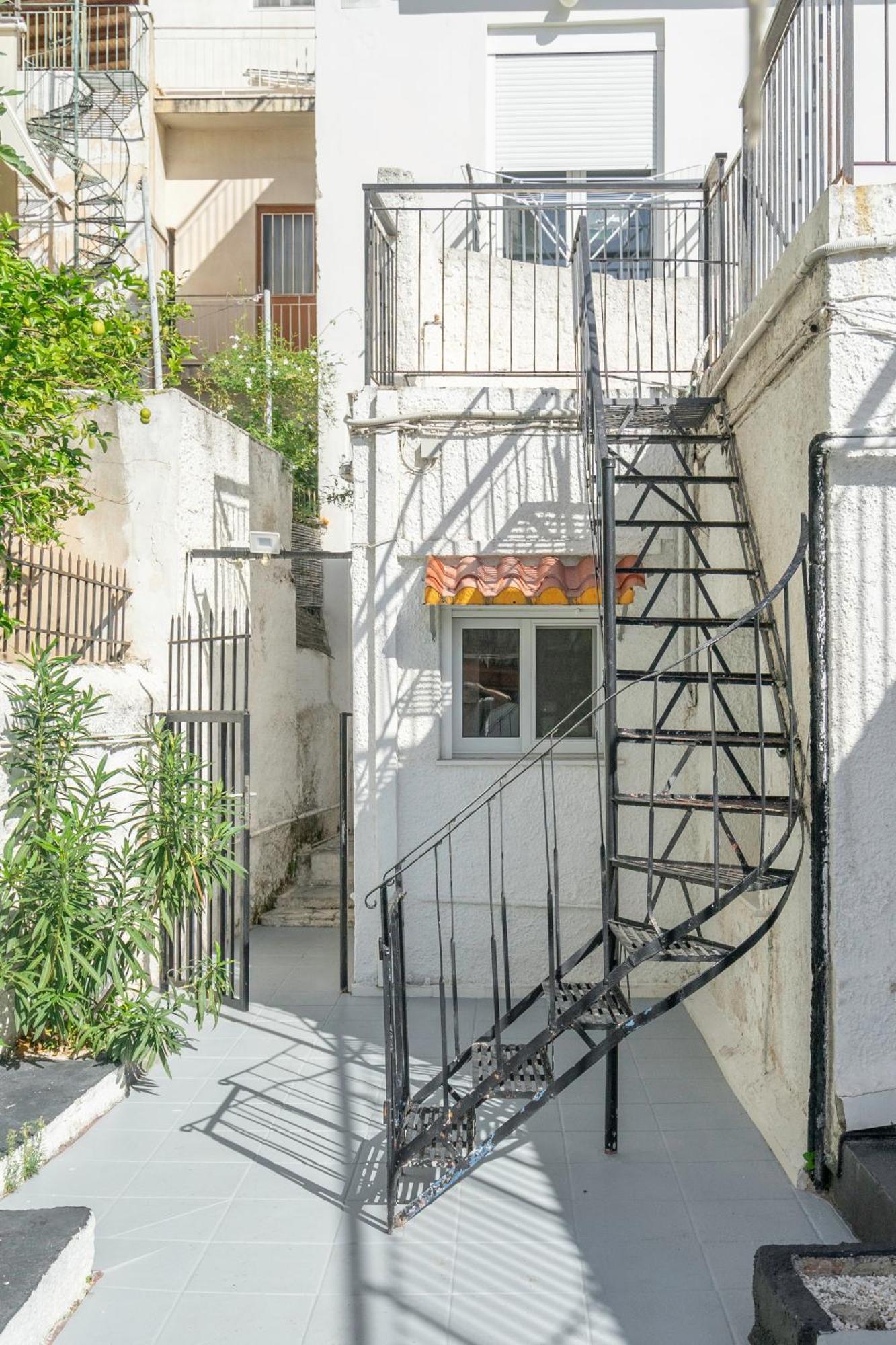 アテネ Detached House 1Km From Acropolis Filopappouヴィラ エクステリア 写真